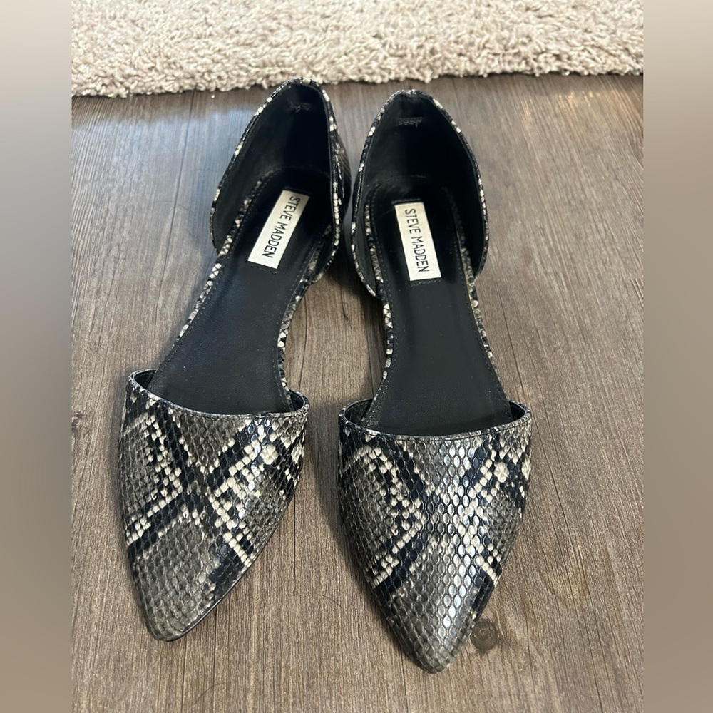 Steve Madden black/grey faux snake skin flats, size 7.5